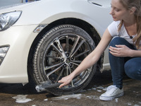 【洗車の新常識】トヨタ86専用の洗車ブラシで86を洗う［動画］ 画像