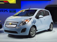 【ロサンゼルスモーターショー12】シボレー スパークEV…フェラーリ、ポルシェと勝負？［詳細画像］ 画像