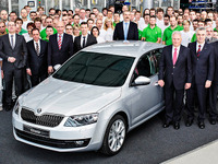 シュコダの主力セダン、オクタビア 新型…チェコで量産開始 画像