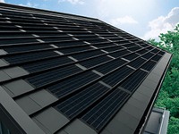シャープ、屋根全体と調和する 瓦型 太陽電池モジュール を発売 画像