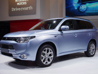 【三菱 アウトランダーPHEV 発表直前】価格は356万9000円から 画像