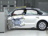 【IIHS衝突安全】VWの北米専用パサート 新型…最高評価 画像