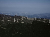 日立、青山高原ウインドファームより2MW風力発電システム40基を受注 画像