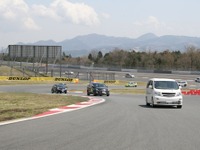 新年、富士スピードウェイで走り初め 画像