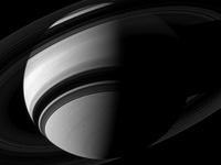 カッシーニ探査機、土星に落とされた衛星影の画像を撮影 画像