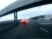 ロシアの航空機事故、車載カメラが捉えた瞬間映像［動画］ 画像