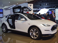 【デトロイトモーターショー13】テスラのEVクロスオーバー モデルX、モーターショーデビュー 画像