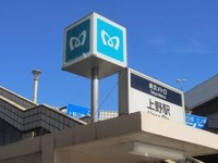 東京メトロ、「Mマーク」駅出入口サインをLED照明のキューブ型に 画像