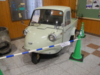 熊本の温泉施設にダイハツのミゼット 画像