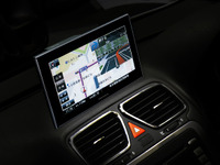 セイワ、薄型フラットパネルのフルセグカーナビを新発売 画像