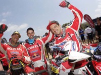 【ダカール13】チームHRC、24年ぶりの参戦で全車完走 画像