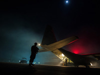 C-130J スーパー・ヘラクレスの周辺警戒を行う兵士の姿を公開 画像