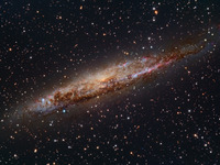 天の川銀河の隣に位置、渦状銀河 NGC 4945 イメージ公開　NASA 画像