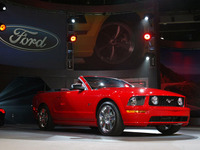 【ロサンゼルスモーターショー05】フォード マスタング に待望のコンバーチブル 画像