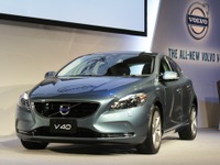 【ボルボ V40 発表】デザイン重視、知性・シンプル求める富裕層がターゲット 画像