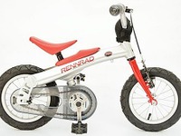 ペダルの後付け可能なキックバイク、レンラッドシリーズに12インチサイズ登場 画像