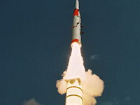 ボーイングなど開発の弾道迎撃ミサイル「アロー3」の飛行テストが成功 画像