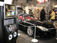 【東京オートサロン05】イクリプスの自慢はコンパニオンと… 画像