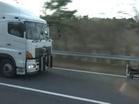 NEDO、車間距離4mの自動隊列走行実験［動画］ 画像