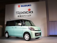 【スズキ スペーシア 発表】インパネのボリューム感を減らす工夫 画像