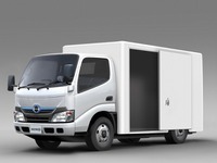 日野、超低床・前輪駆動のEV小型トラックを開発 画像