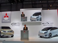 【ジュネーブモーターショー13】三菱、ディーゼルHVピックアップトラック と 航続300kmのEVを公開 画像