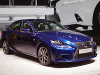【ジュネーブモーターショー13】レクサス IS 新型のハイブリッド、IS300h を前面に 画像