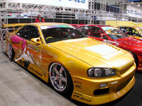 【東京オートサロン05】写真蔵…日産 スカイライン は定番だが新しい 画像