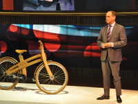【ジュネーブモーターショー13】ボルボ、世界初の自転車対応フルオートブレーキシステムを発表 画像