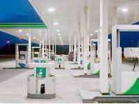 フィリップス、70%省エネのガソリンスタンド向けLEDキャノピー照明 画像