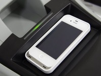 国内初のQi対応車載ワイヤレス充電機登場…プリウス専用の理由は「保有台数」と「先進性」 画像