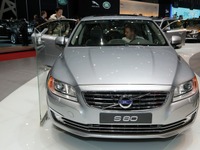 【ジュネーブモーターショー13】ボルボ、S80 の大幅改良モデルを発表…表情一新 画像
