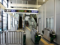 日暮里・舎人ライナー、全駅の改札口が3通路以上に 画像