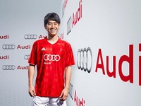 渋谷にアウディ R8 ＆香川真司 の屋外広告登場 画像