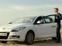 ルノー メガーヌ のCMにキミ・ライコネンが登場 画像