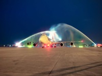 ボーイング、747-8貨物輸送機が100番目の空港に到着 画像