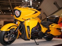 【東京モーターサイクルショー13】モダンで斬新なアメリカン…ヴィクトリー日本上陸 画像