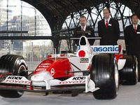 【トヨタF1】写真蔵…新型TF105、重い期待を乗せて 画像