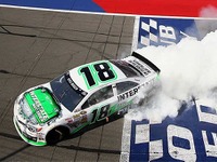 【NASCARスプリントカップ 第5戦】トヨタ カムリ、ホームで念願の初勝利 画像