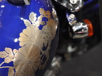 【東京モーターサイクルショー13】ロイヤルテクノR.A.B.O.事業部、工芸品バイクを出展 画像