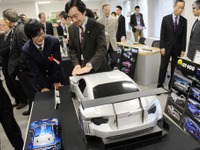 第1回カーデザインコンテスト受賞の生徒に現役カーデザイナーがスケッチ指南 画像