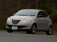 【クライスラー イプシロン 試乗】実用車ながらエクスクルーシブな存在感…島崎七生人 画像