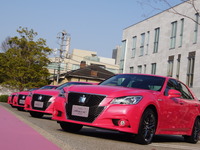 【新聞ウォッチ】日銀・黒田総裁の「異次元の政策」とピンクのクラウン　 画像