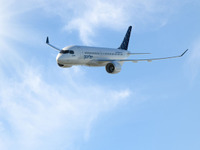 ボンバルディア、ポーター航空が最高30機のCS100航空機購入契約にサイン 画像