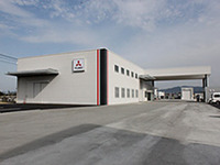 三菱ふそう、太陽光発電などを持つ国内サービス拠点を順次オープン 画像