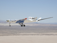ボーイング、X-48Cリサーチ用航空機のフライトテストを完了 画像
