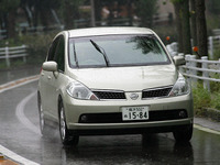 【インプレ'04】津々見友彦 日産『ティーダ』安心できるカタチと走り 画像