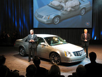 【シカゴモーターショー05】キャデラック DTS  …新型セレブカー 画像