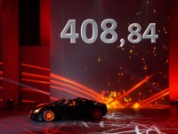【上海モーターショー13】ブガッティ世界最速オープンカー披露…2億5000万円で8台販売 画像