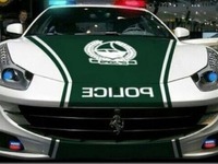 中東ドバイ警察、今度はフェラーリ FF をポリスカーに採用 画像